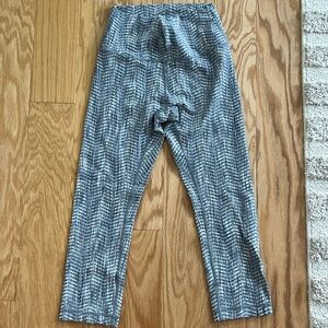 Gray lululemon cropped leggings